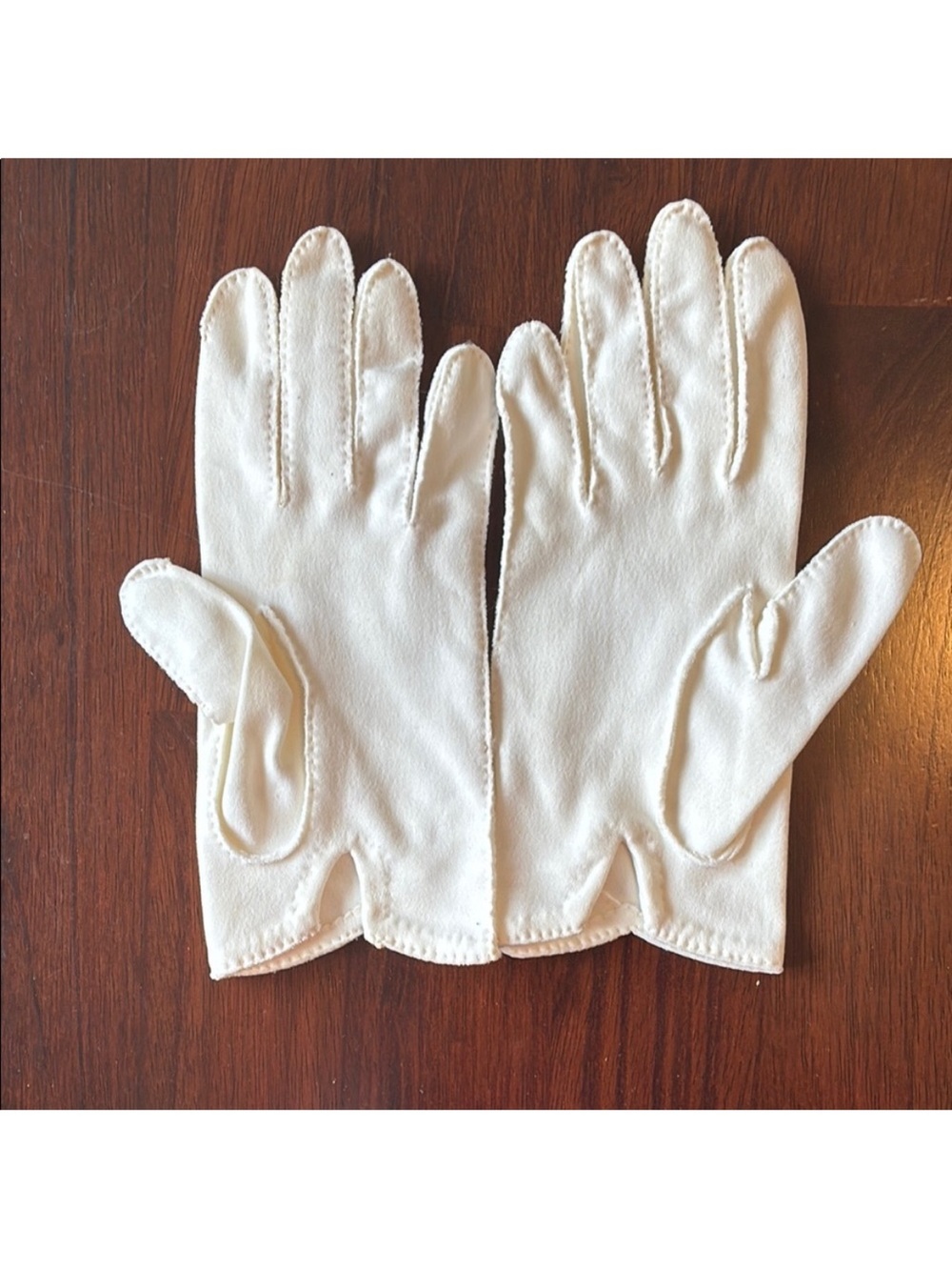 Kasanova Vintage Cream Elegant Gloves - Picture 3 of 4